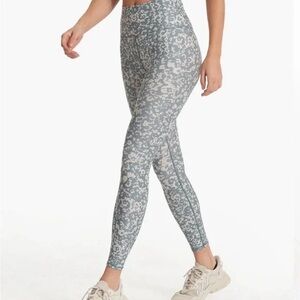Vuori Clean Elevation Leggings Size M